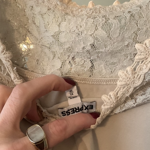 Express lace top woman’s size XS khaki - Picture 5 of 5